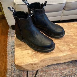 Dr. Martens Chelsea boot UK4 Euro 37 black with double zippers- like new